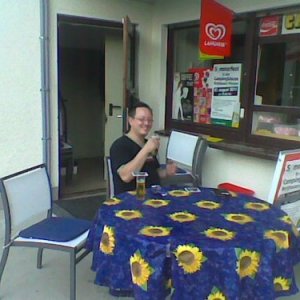 Marcel beim Bier, nach 4