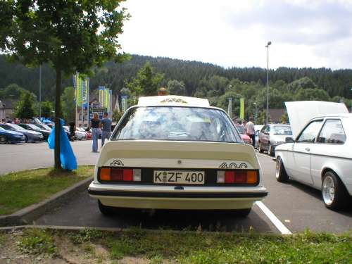 ein 400er mal von hinten