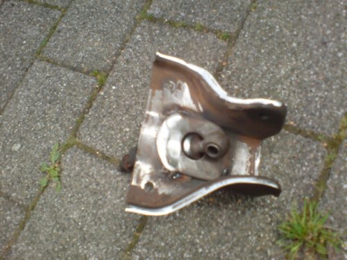 untere Halteplatte angeheftet